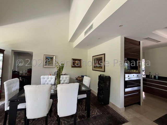 Modern and Spacious House in Panamá Pacífico